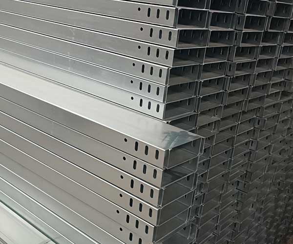 鍍鋅電纜橋架哪里買 龍陵鍍鋅電纜橋架 魁福商貿(mào)橋架廠家